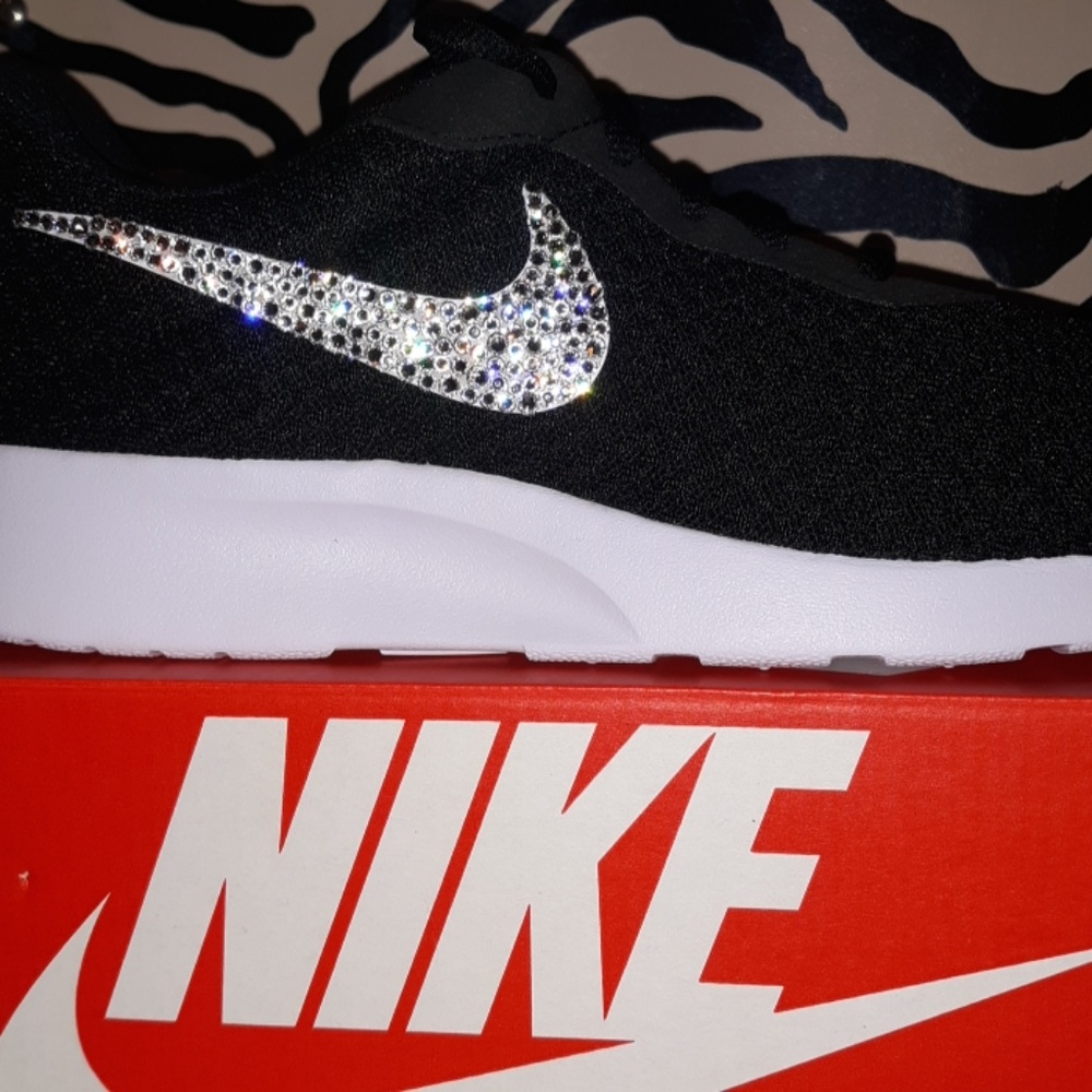 🔥Flash sale🔥 Black and white bling Nike tanjun - Picture 2 of 5